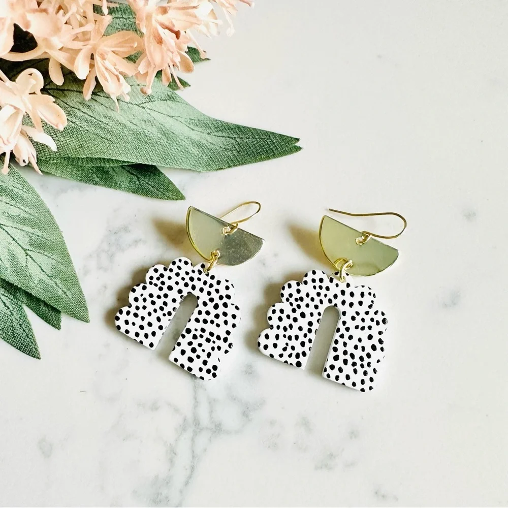 2/$30🌵 Arch Black White Dot Print Polymer Clay Earrings Gold Dangle NEW Gift - Picture 1 of 6